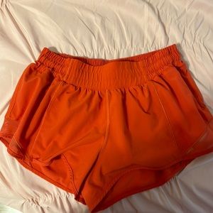 Lululemon hotty-hot 2.5in shorts